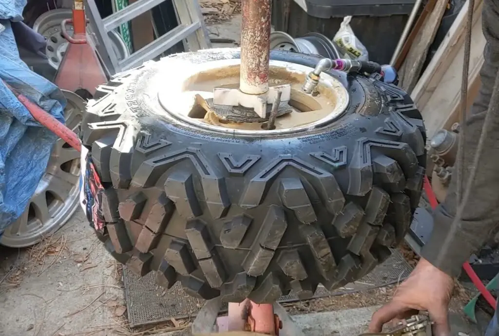 Utility vehicle tire changing