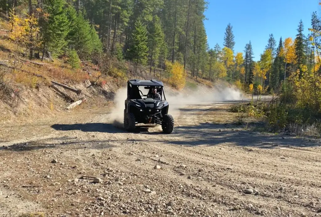 Guided by the roar of the engine, I ventured into the unknown with my Yamaha RMAX4 1000 UTV, the uniformity of its tires instilling in me a sense of confidence as I explored uncharted territory.