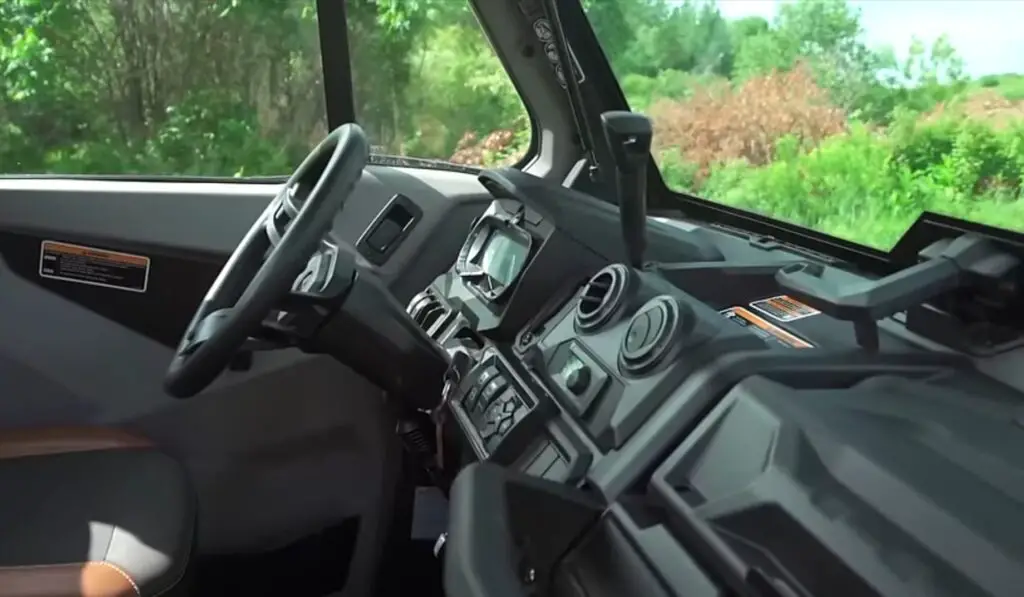 Can-am defender HD10 interior view 