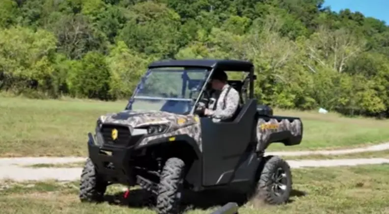 Does the Massimo T-Boss 550 feature on-demand 4WD?