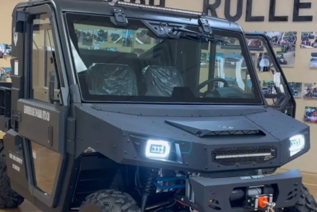 How reliable is the windshield of the Massimo Warrior MXU 1000?