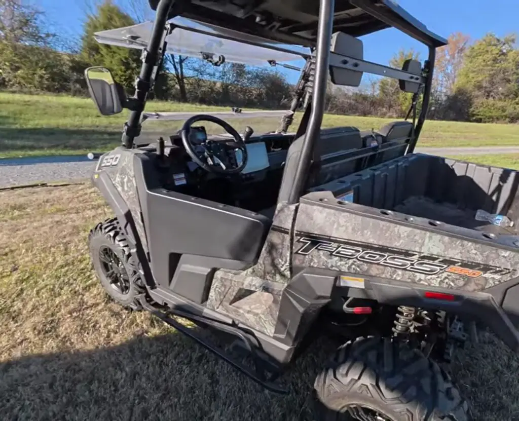 What is the cargo bed capacity of the Massimo T-Boss 550?