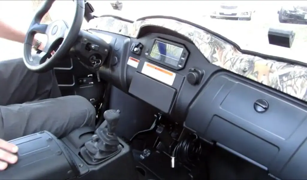 How do the front and rear cameras perform on the Massimo Alligator 700?