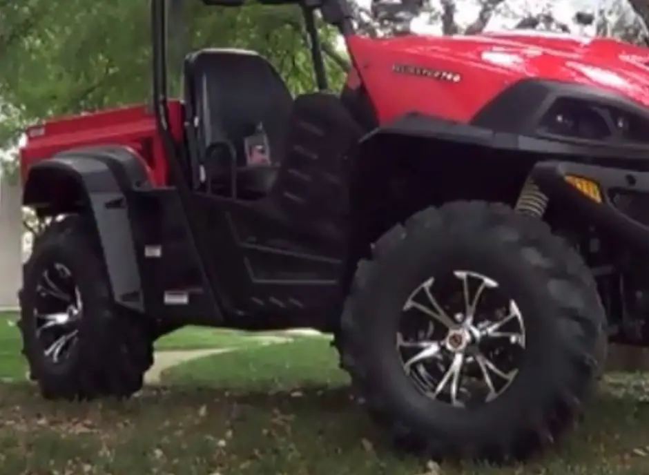 What is the ground clearance of the Massimo Alligator 700? 