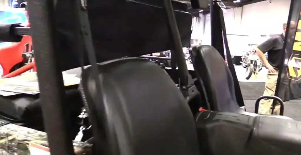 What is the seating capacity of Massimo Alligator 700?
